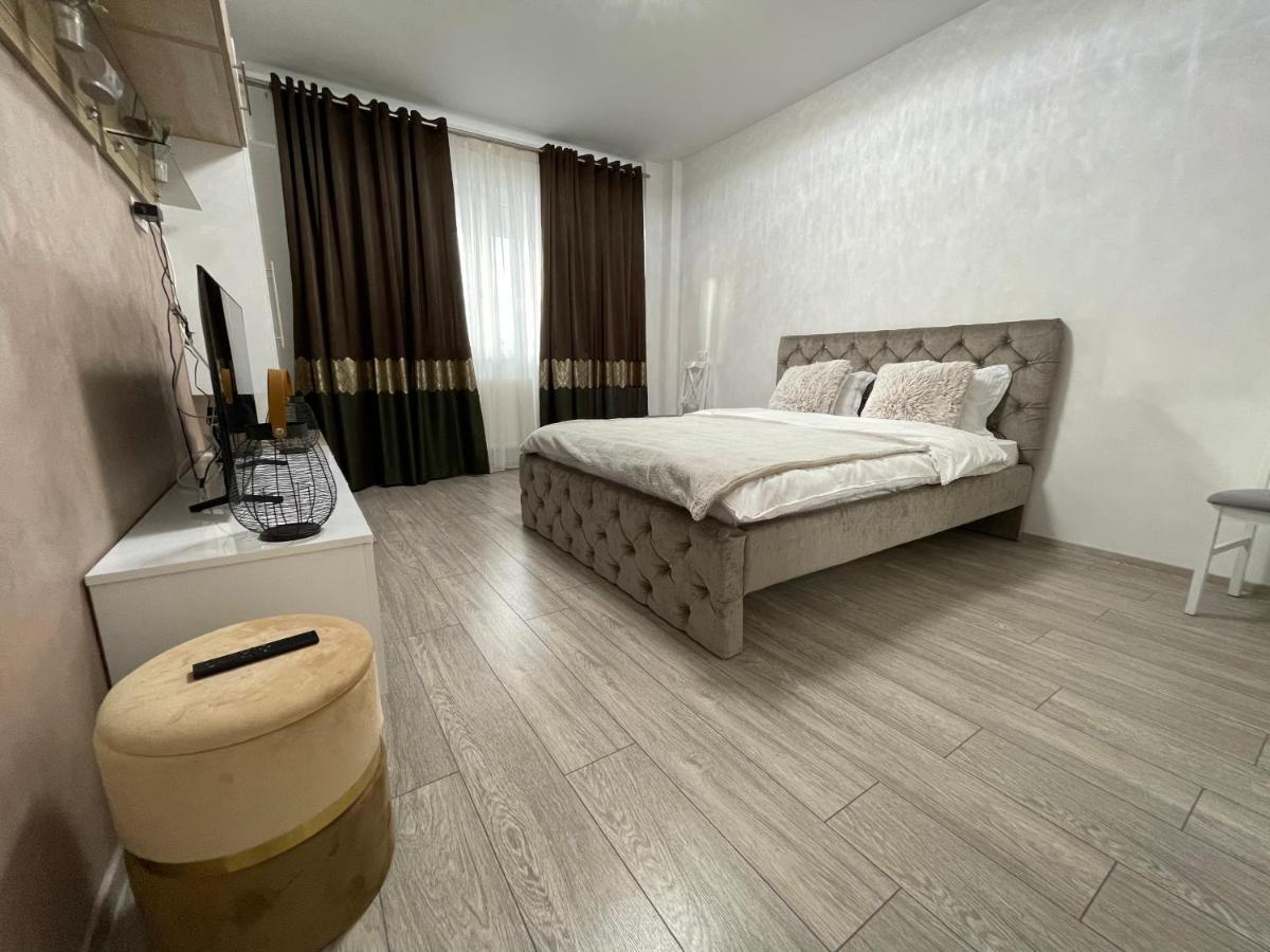 Q Luxury Palas Mall Jászvásár Kültér fotó