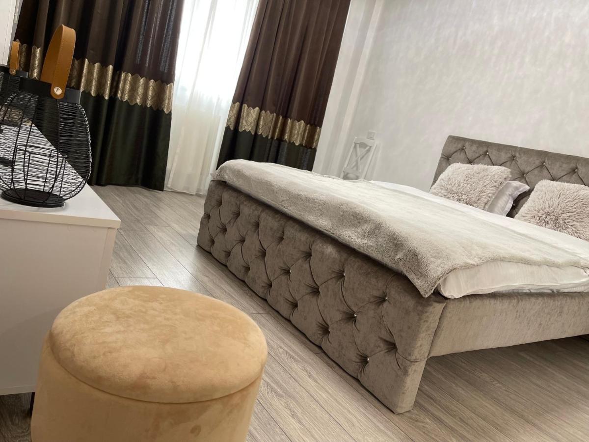 Q Luxury Palas Mall Jászvásár Kültér fotó