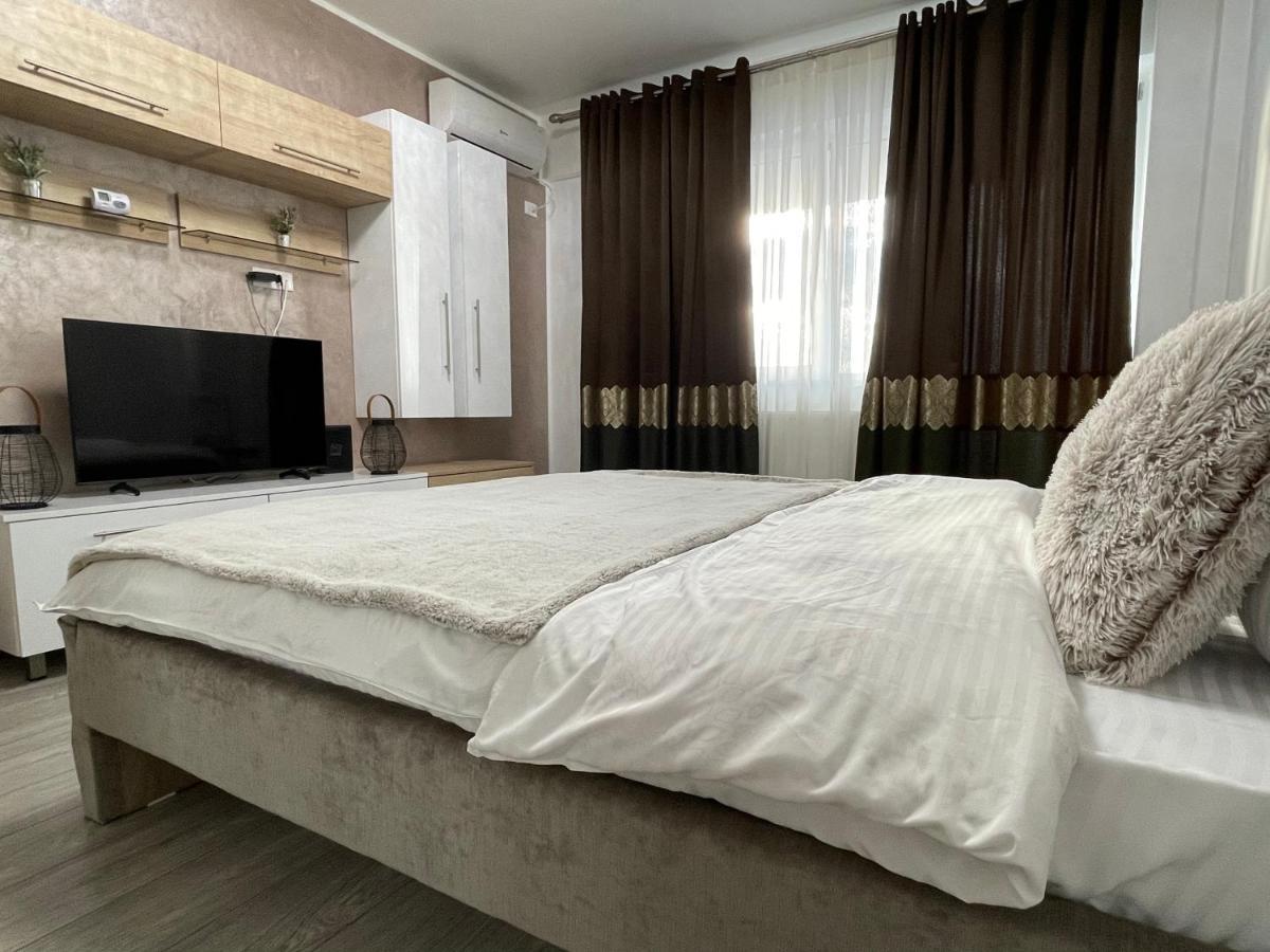 Q Luxury Palas Mall Jászvásár Kültér fotó